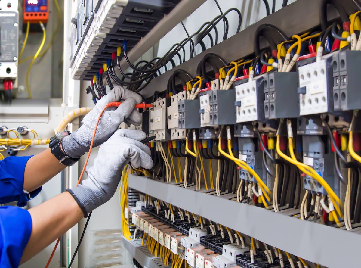 Commercial electricians in Elland and West Yorkshire